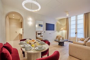 A modern hotel room with a dining area, a living room, and a bedroom. - Sublime new Apartment Louvre Palais Royal (Paris)