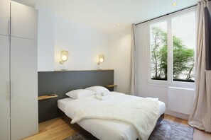 1 bedroom, desk, iron/ironing board, Internet - Elegant Apartment at the Palais Royal Opera (Paris)