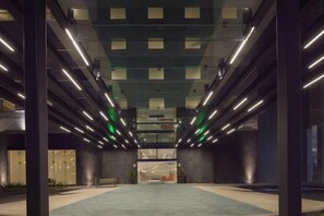 المنشأة من الداخل