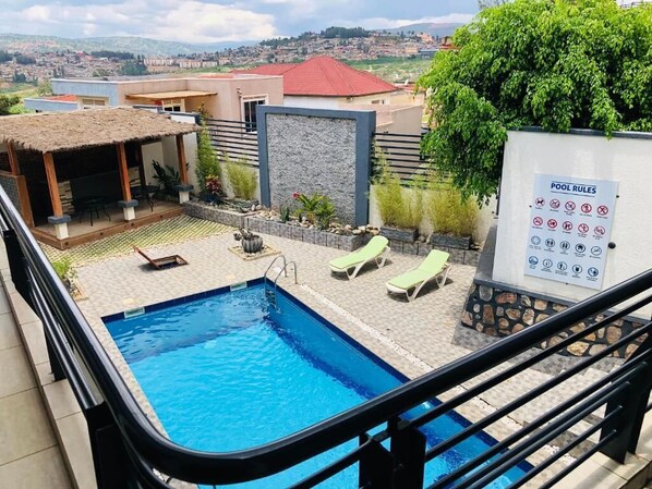 Outdoor pool - Agasaro Luxe Apartment (Kigali)