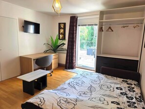 مكواة/لوح كي وواي فاي وملاءات أسرّة