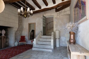 Interior - “Napoleon” Room with Shared Pool, Shared Terrace, and Wi-Fi (Restigné)