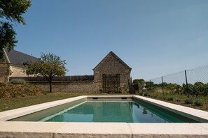 Pool - “Napoleon” Room with Shared Pool, Shared Terrace, and Wi-Fi (Restigné)