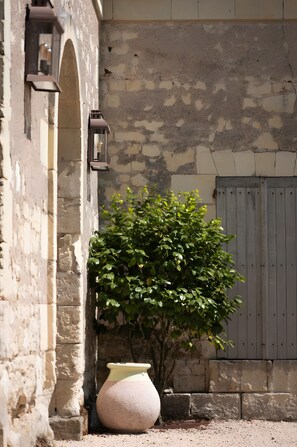 تفاصيل الفندق من الخارج