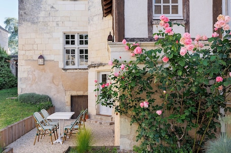 Outdoor dining. “Napoleon” Room with Shared Pool, Shared Terrace, and Wi-Fi