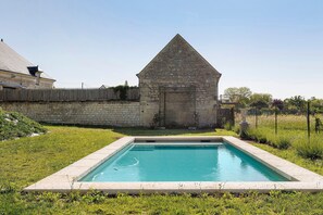 Pool - “Napoleon” Room with Shared Pool, Shared Terrace, and Wi-Fi (Restigné)