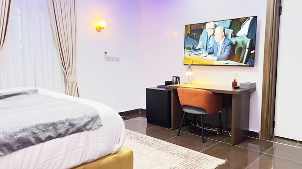 Luxury Single Room, City View | In-room safe, desk, laptop workspace, blackout drapes