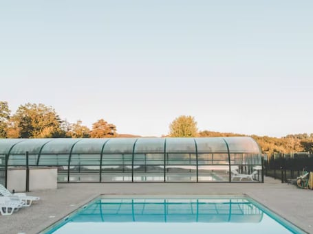 A heated pool. Charming chalet 6 pers - Nature & Piscines