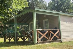 Property grounds - Charming Chalet for 6 People - Nature & Pools (Beynat)