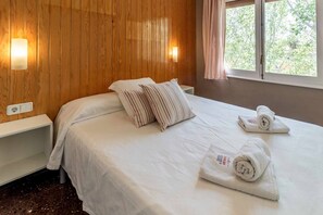 Bügeleisen/Bügelbrett, kostenloses WLAN, Bettwäsche