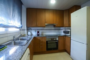 Kühlschrank, Mikrowelle, Ofen, Geschirrspüler