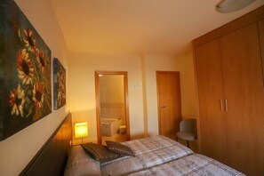 3 chambres, fer et planche à repasser, draps fournis