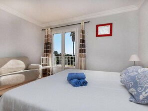 5 bedrooms, bed sheets