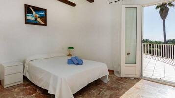 5 soverom, wi-fi (inkludert) og sengetĂžy