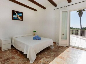 5 bedrooms, free WiFi, bed sheets