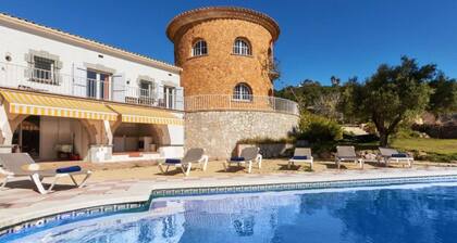 08.00 Mirador House. Private pool