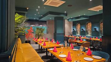 Café da manhã com buffet grátis todos os dias