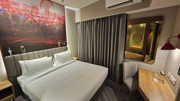 Quarto casal ou duplo luxo | Escrivaninha, espaço de trabalho para notebook, Wi-Fi de cortesia