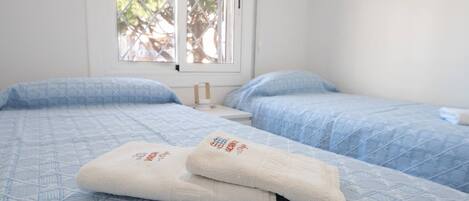 Iron/ironing board, free WiFi, bed sheets