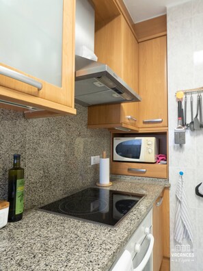 Fridge, microwave, dishwasher, coffee/tea maker