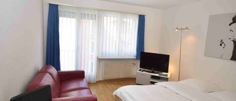 Bureau, fer et planche à repasser, Wi-Fi, draps fournis