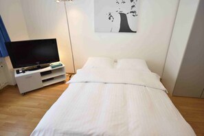 Schreibtisch, Bügeleisen/Bügelbrett, WLAN, Bettwäsche