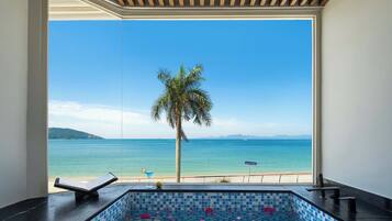 Executive Double Room, Balcony, Sea View | Deep soaking bathtub