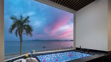 Executive Double Room, Balcony, Sea View | Deep soaking bathtub