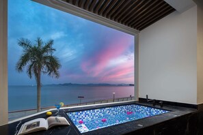 Habitación ejecutiva doble, balcón, vistas al mar | Bañera profunda