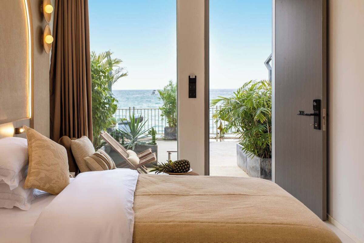 Habitación estándar con 2 camas individuales, patio, vista al mar | Vista desde la habitación