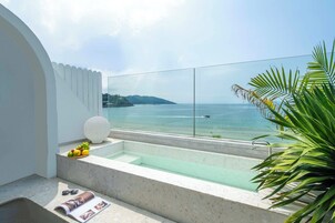 Vila clássica, vista para o pátio | Banheira de hidromassagem particular