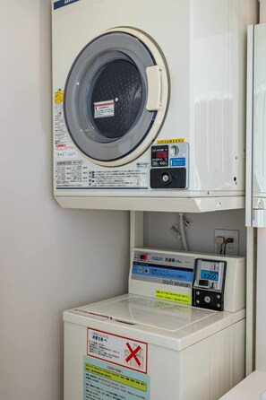 Interior - 3min to Station｜ 2 Stops to Namba&Dotonbori｜Rooftop｜Wi-Fi｜2 - 16 Guests (大阪市)