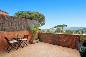 Outdoor dining - 01.30 Politur Townhouse with communal pool (Platja d´Aro)