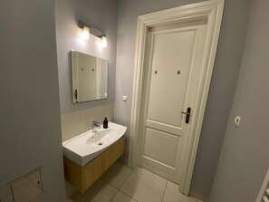 Hair dryer, towels, soap, toilet paper - Fantastic Inn Warsaw - NS51 (Warsaw)