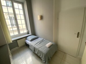 Classic Room, 1 Single Bed | Desk, laptop workspace, iron/ironing board