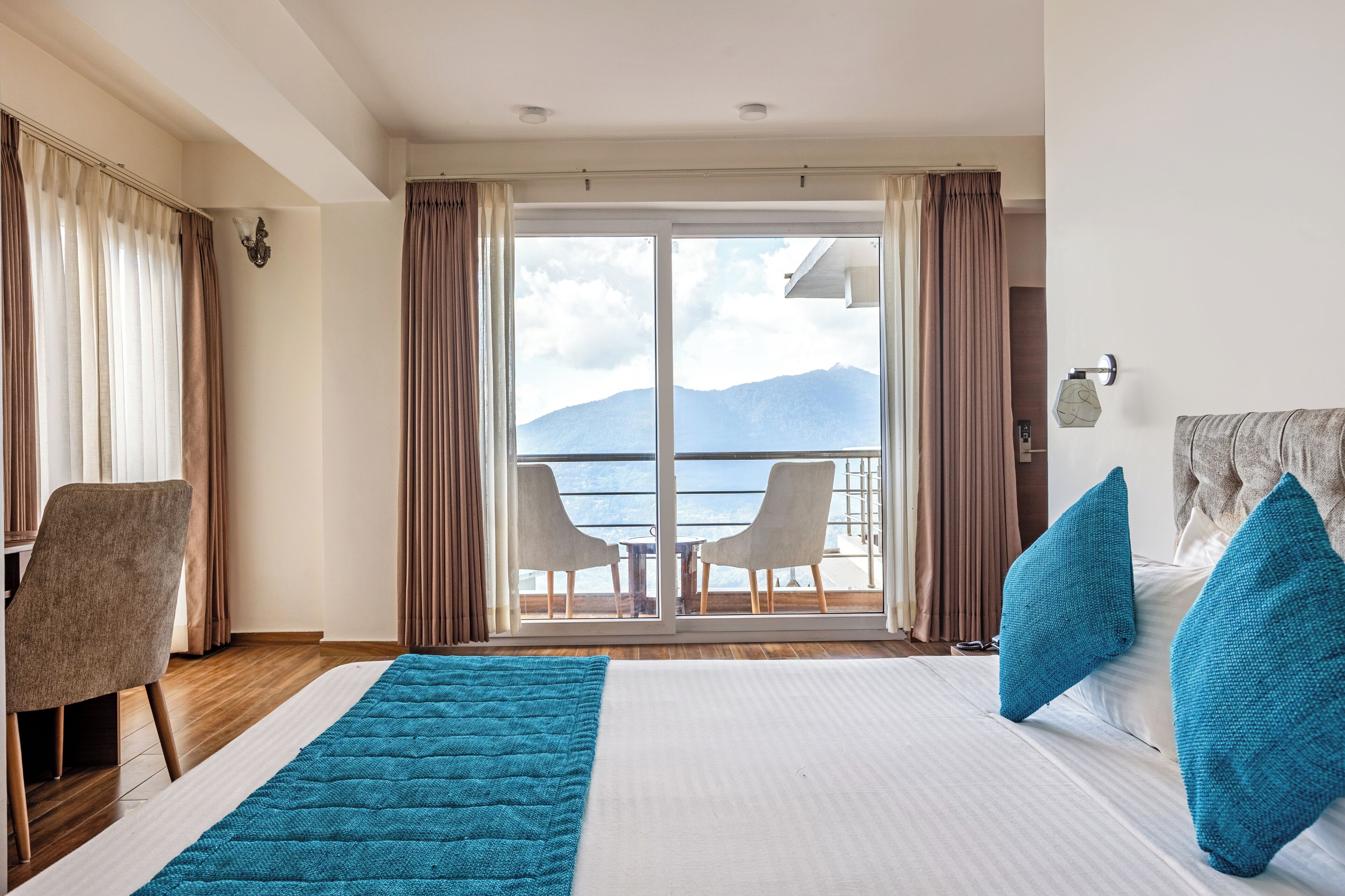 Valley View Premier Room with Balcony | Free WiFi