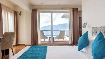 Valley View Premier Room with Balcony | Free WiFi