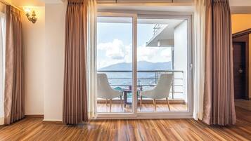 Valley View Premier Room with Balcony | Balcony
