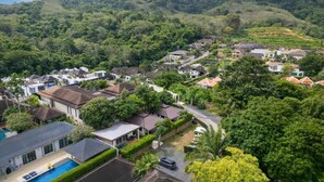 A residential area with houses, a swimming pool, and lush greenery. - Oxavia Garden Bungalow B1-B2 (Rawai)