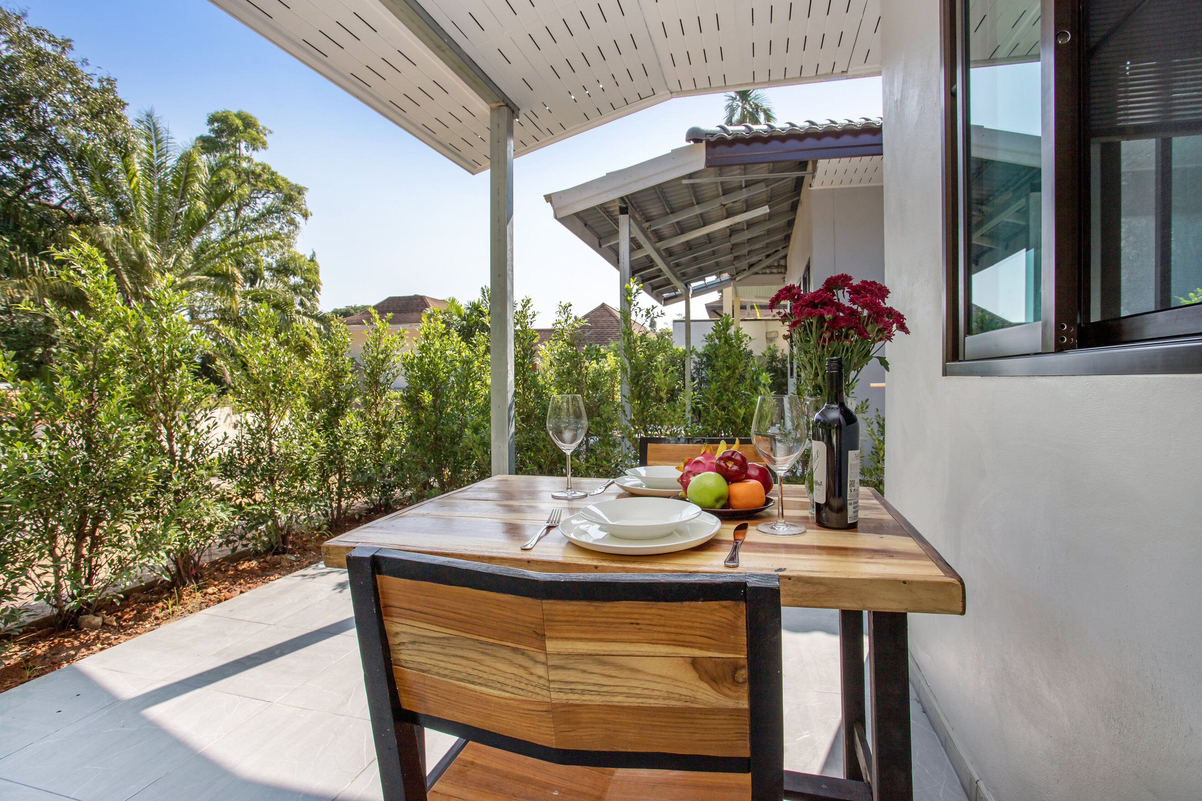 ดีลักซ์บังกะโล, วิวสวน | ลานระเบียง/นอกชาน