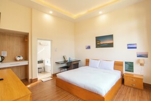 Superior Room, 1 King Bed, Garden View | Desk, laptop workspace, free WiFi