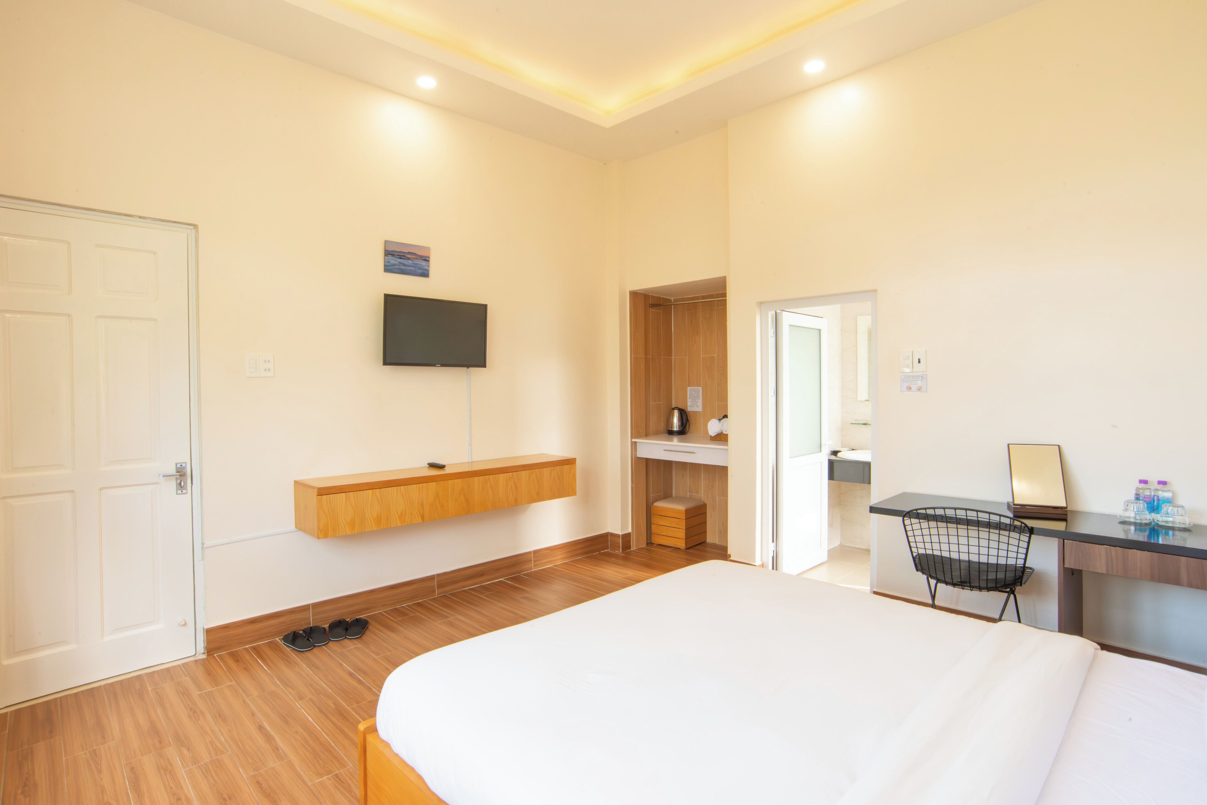 Superior Room, 1 King Bed, Garden View