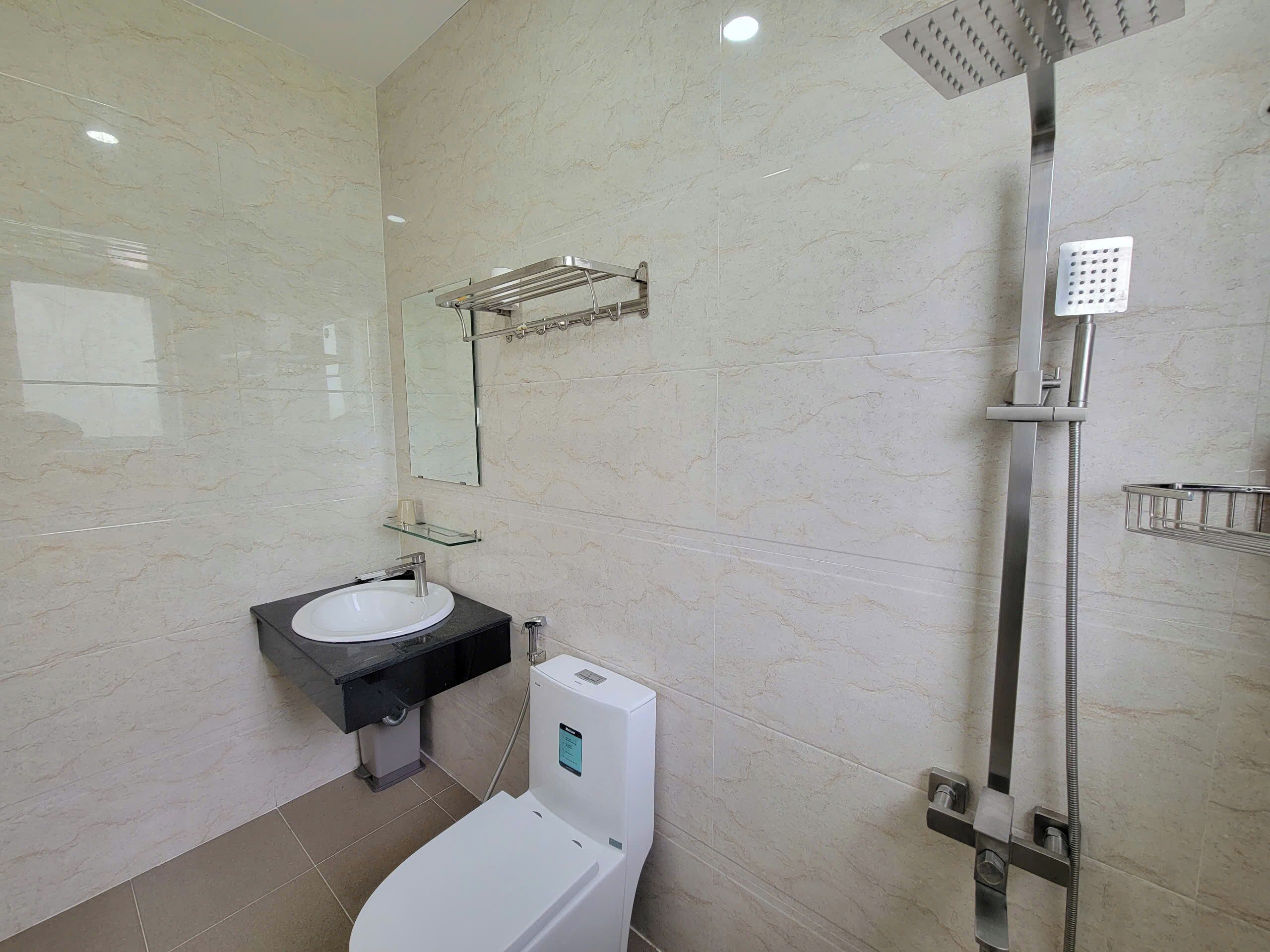 Superior Room, 1 King Bed, Garden View | Bathroom