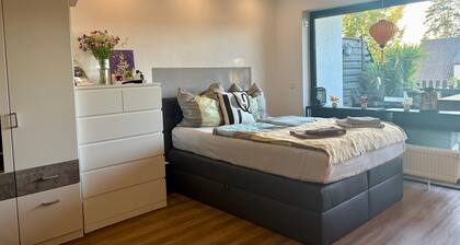 Apartment „Where Business and Relaxing Meet“ mit Terrasse, Garten & WLAN