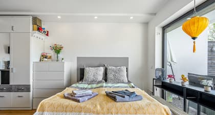 Apartment "Where Business and Relaxing Meet" with Terrace, Garden & Wi-Fi
