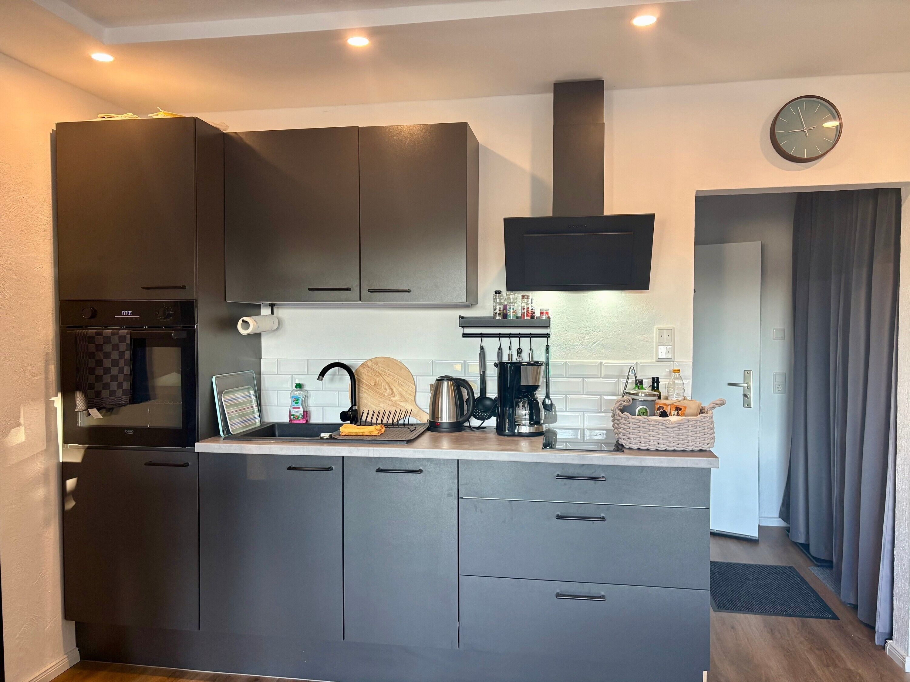 Køleskab, mikrobølgeovn, ovn, kogeplade