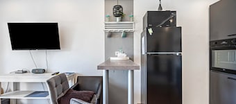 Apartment "Where Business and Relaxing Meet" with Terrace, Garden & Wi-Fi