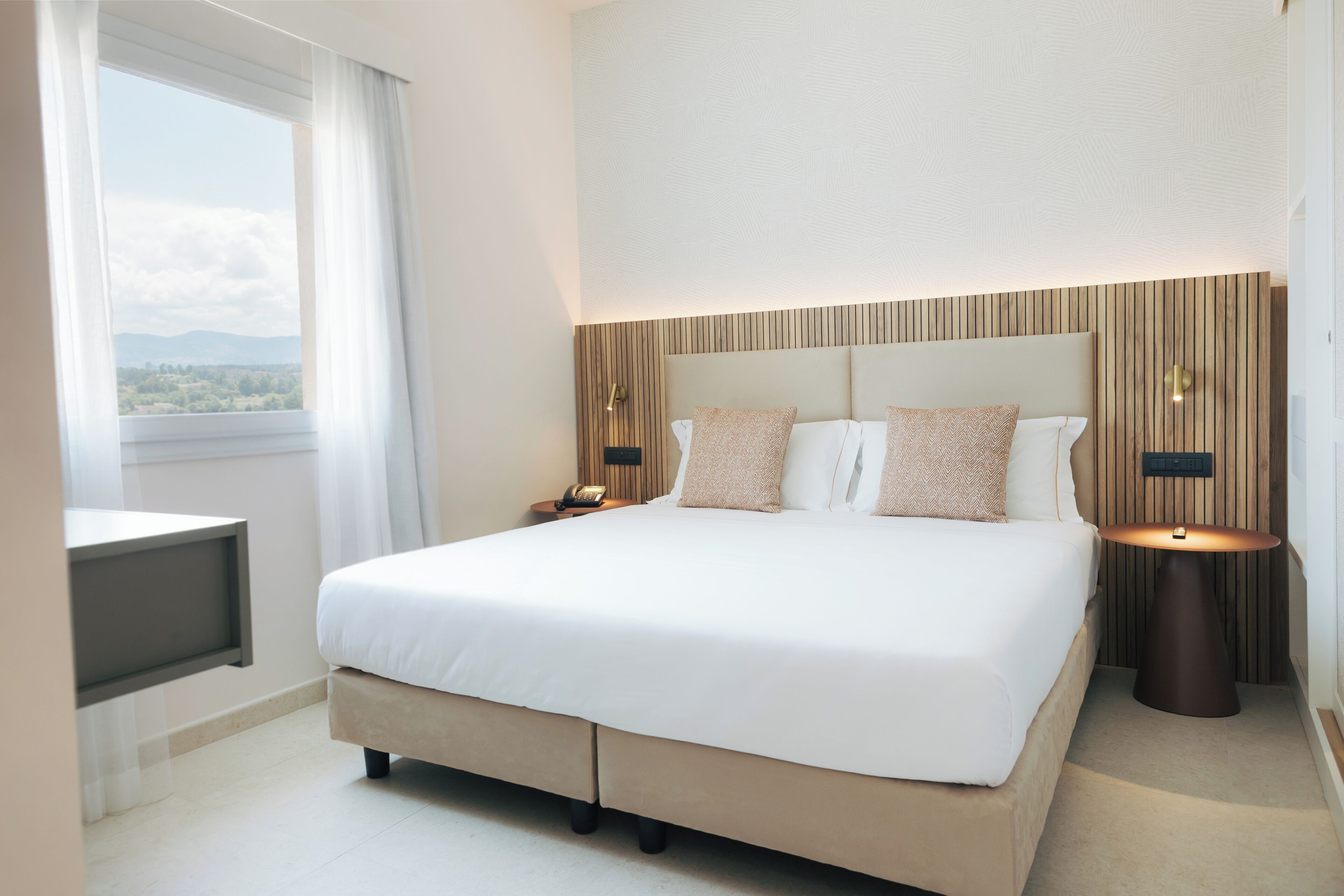 Zimmersafe, Schreibtisch, Verdunkelungsvorhänge, schallisolierte Zimmer