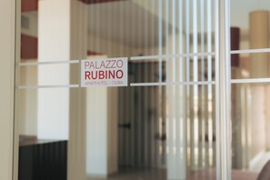 Exterior detail - Palazzo Rubino ApartHotel (Olbia)