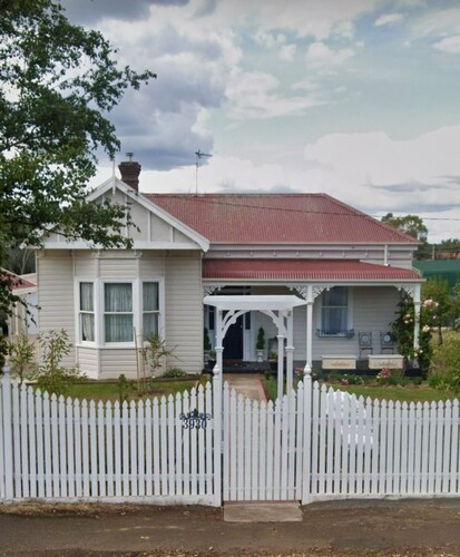 Deloraine -Meander Valley - Maison Blue -Comfort and Style